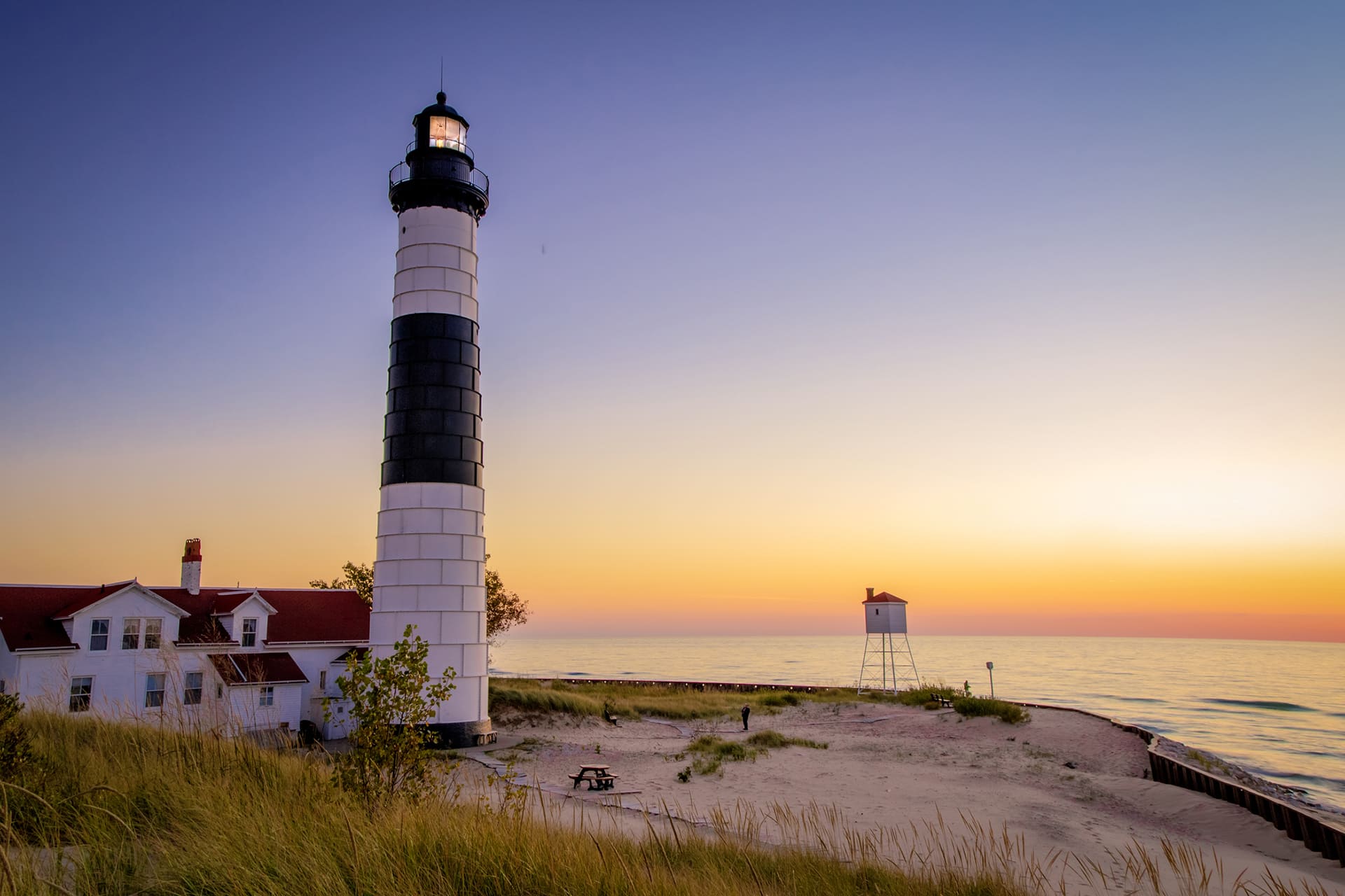 Michigan_lighthouse_Detail